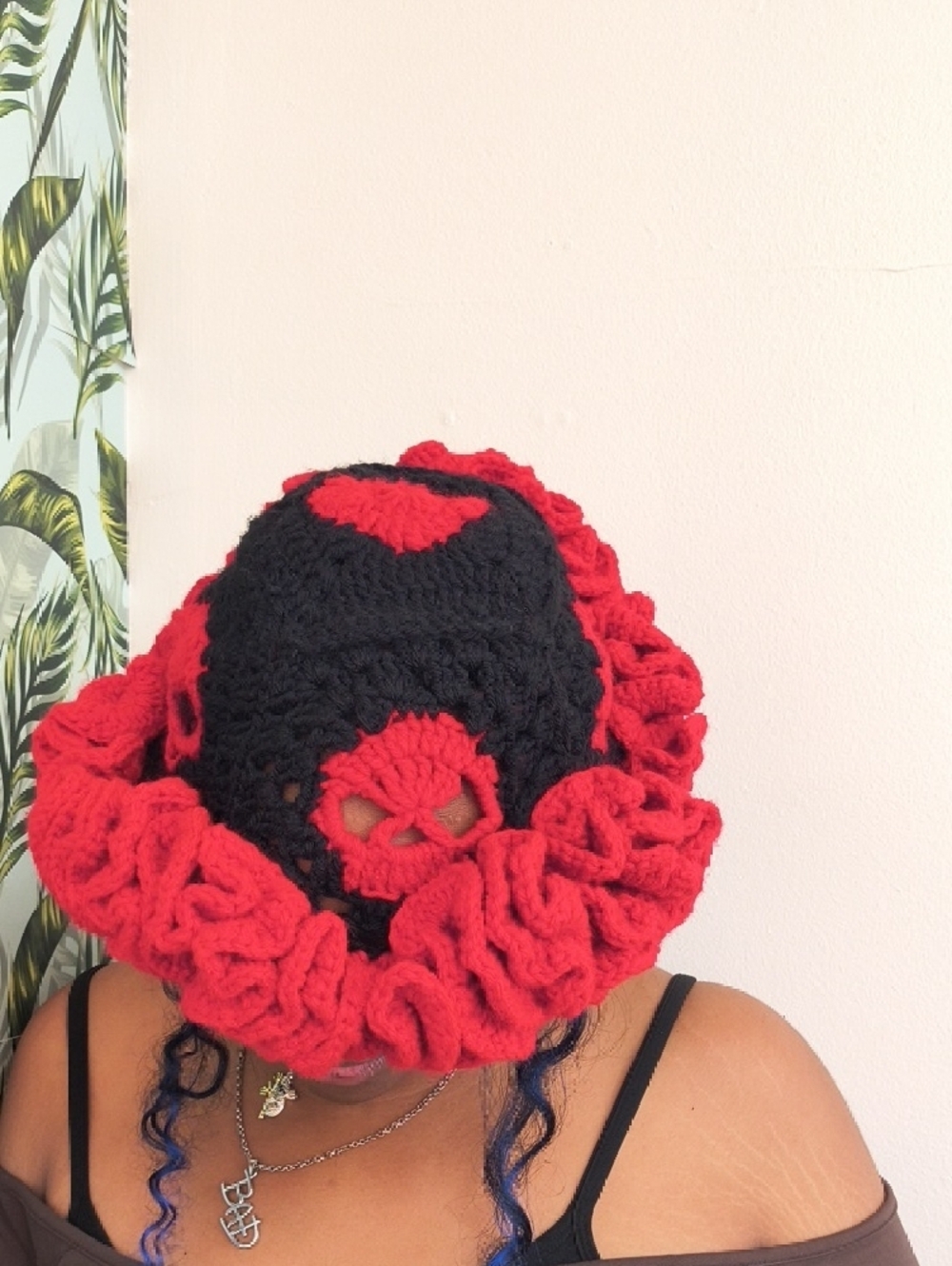 Skull Ruffle Hat - Picture 5 of 7